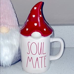 ⚡️FLASH SALE⚡️RAE DUNN SOUL MATE GNOME VALENTINE MUG W TOPPER